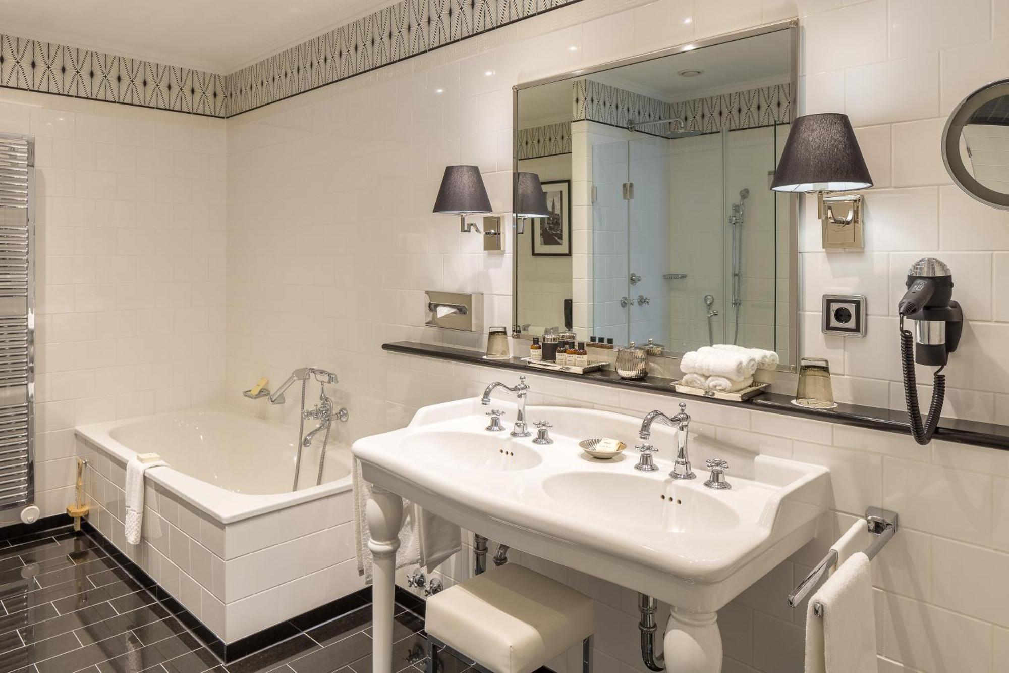 Deluxe Doppelzimmer mit Balkon - zur Seeseite